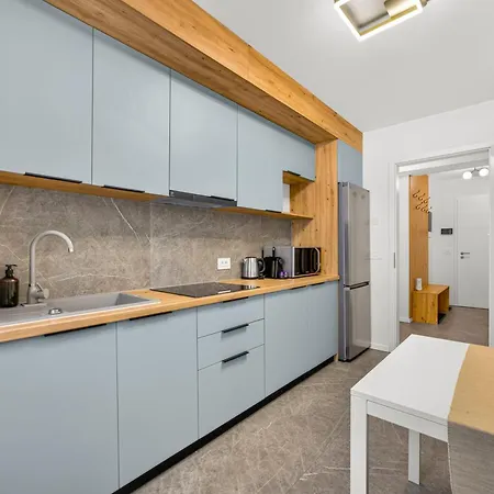 Ada Homes 404 *